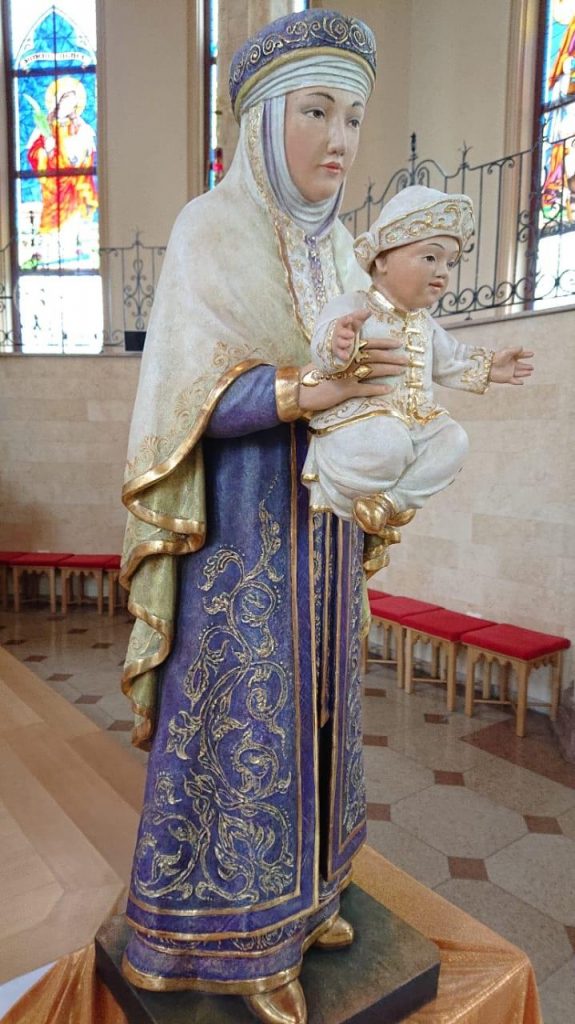 Обезоруживающая красота Девы Марии Карагандинской