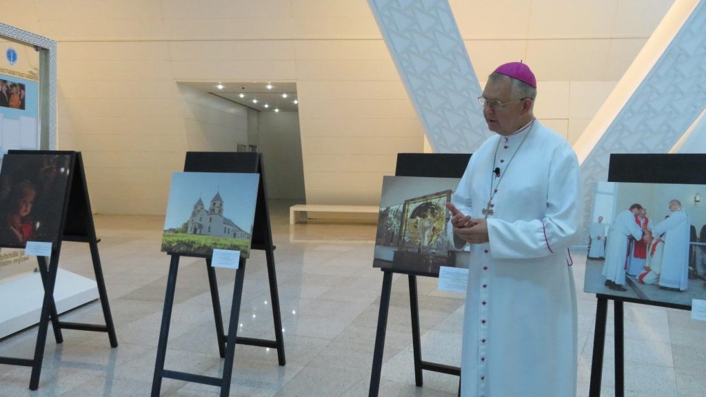 Посвященная христианству фотовыставка открыта в Нур-Султане