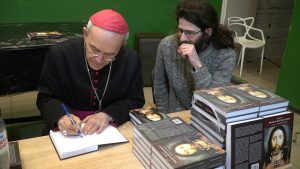 Епископ Атаназиус Шнайдер презентовал в Санкт-Петербурге русскоязычную версию книги "Christus vincit"