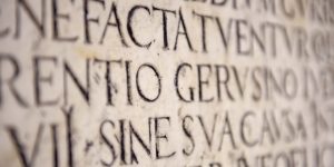 Почему латинский язык являет официальным в Католической Церкви?