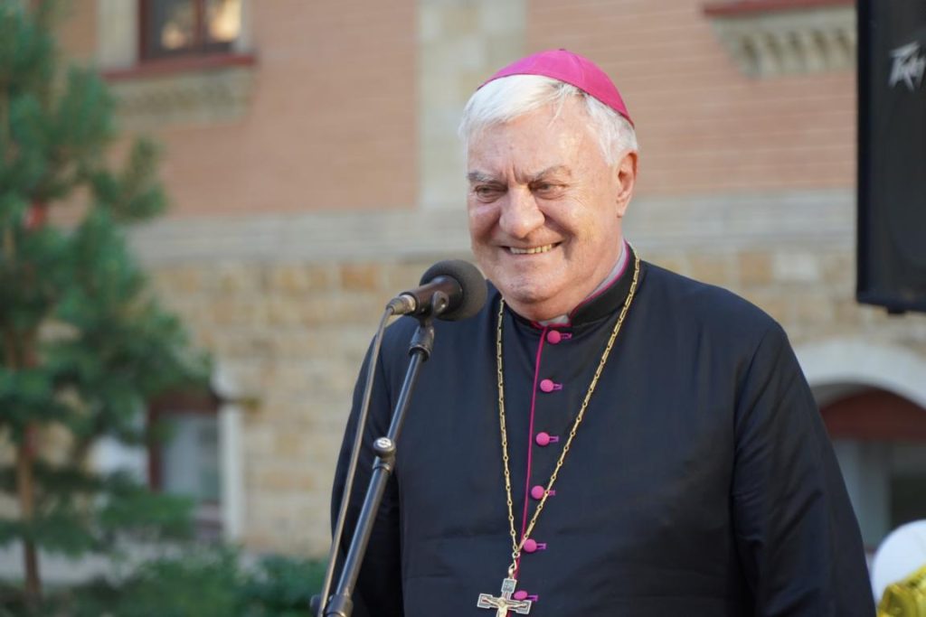 Епископу Аделио 75 лет: "всегда был и остается отцом"