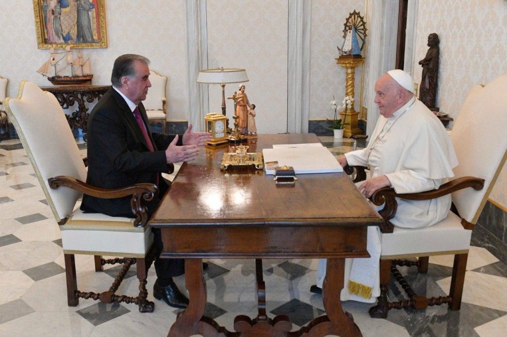 Папа Франциск и Эмомали Рахмон