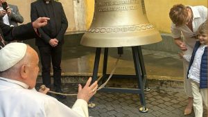 Колокол "Голос Нерожденных" освятил Папа Франциск