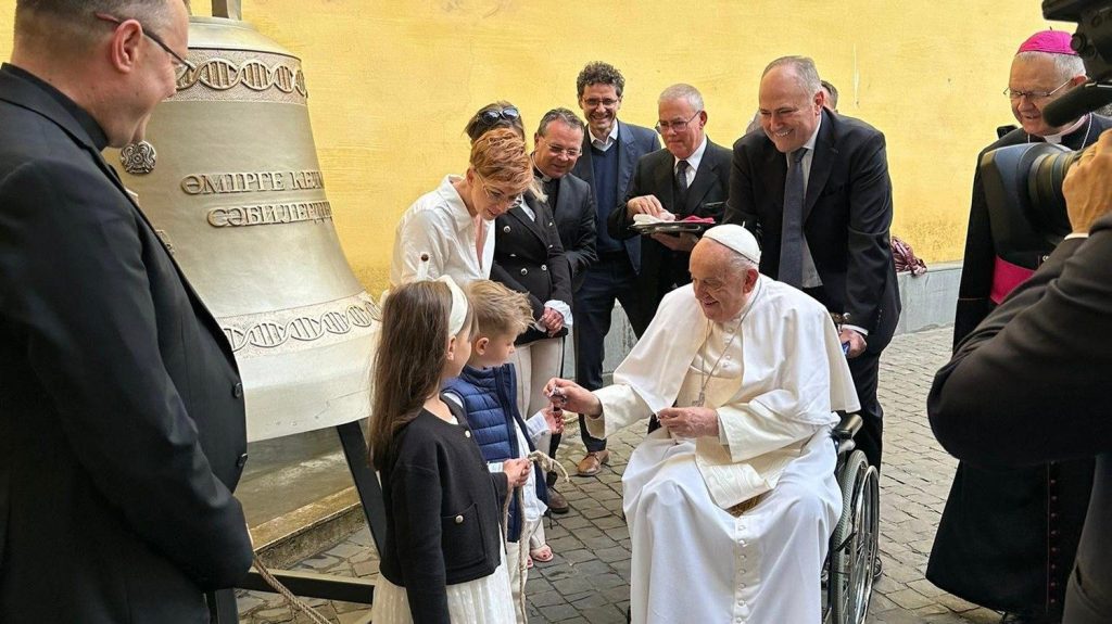 Папа Римский благословил колокол «Голос нерожденных», предназначенный для Казахстана