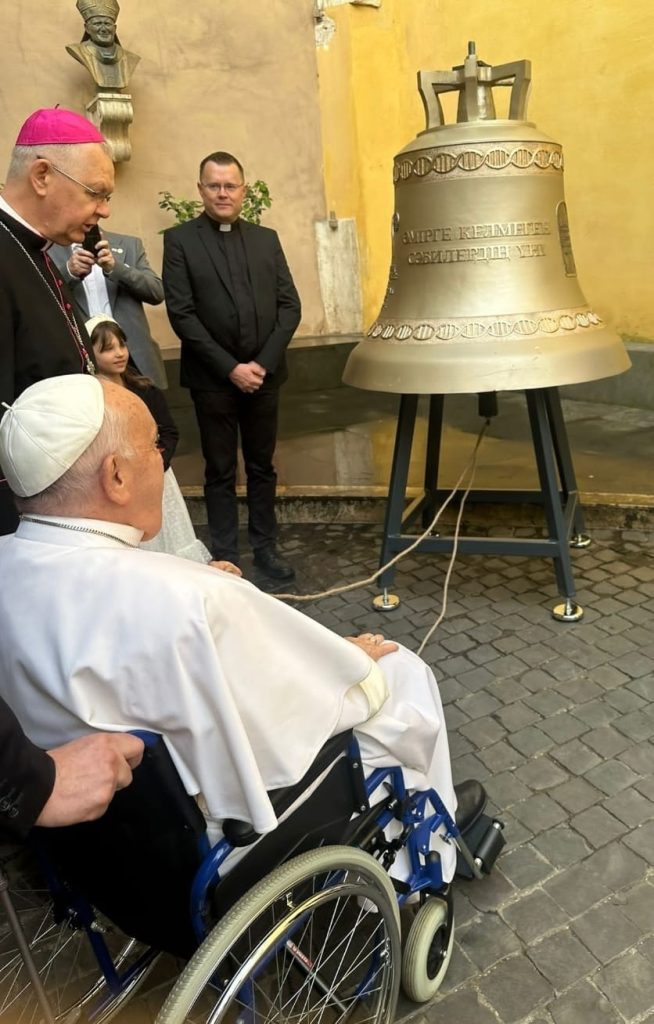 Папа Римский благословил колокол «Голос нерожденных», предназначенный для Казахстана